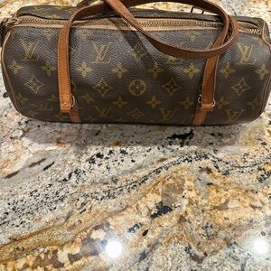Louis Vuitton vintage papillon in very good condition.